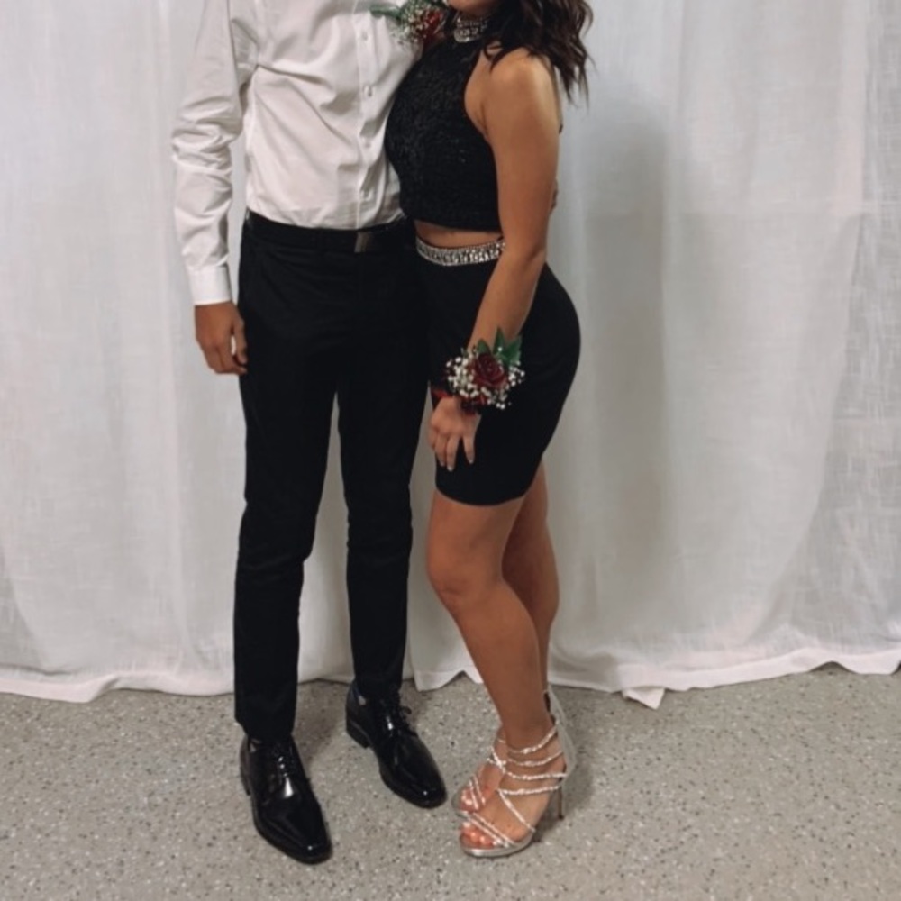 Two piece homecoming dress🖤❤️